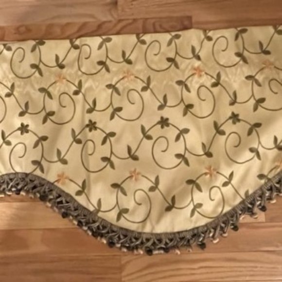 Decorative Window Valance with Trim - Picture 2 of 3